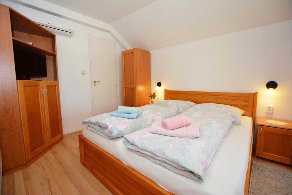 Viragoskert Apartman Heviz Room photo