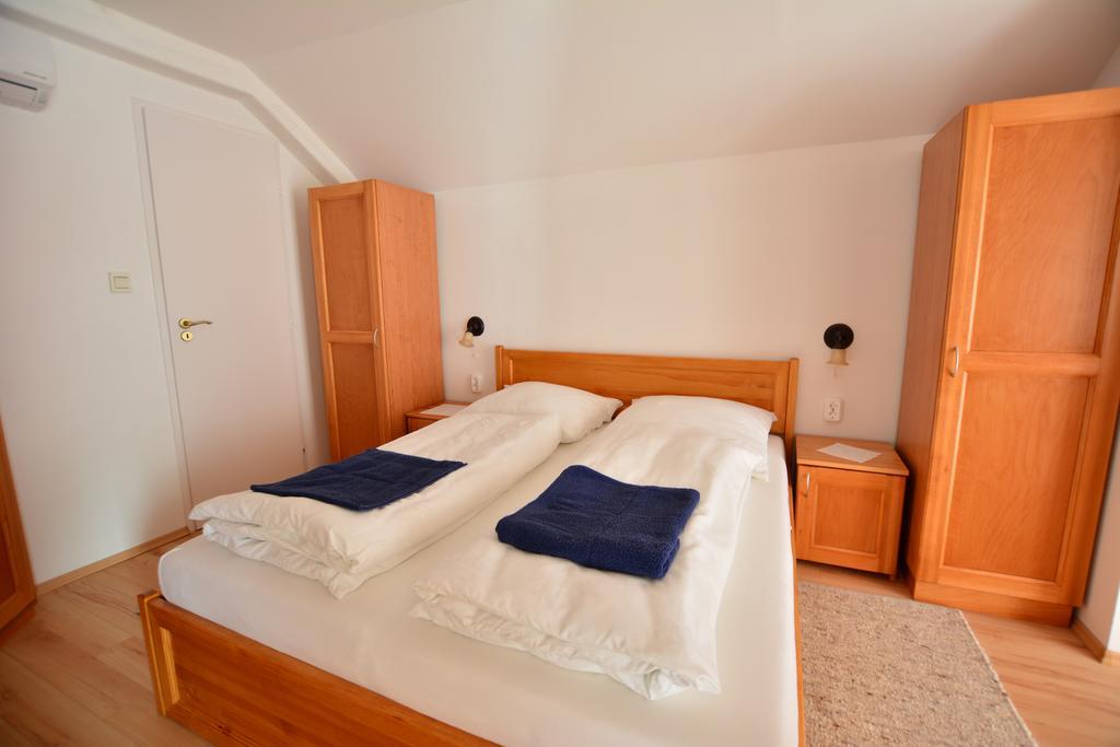 Viragoskert Apartman Heviz Room photo