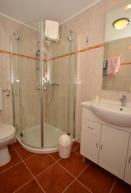 Viragoskert Apartman Heviz Room photo