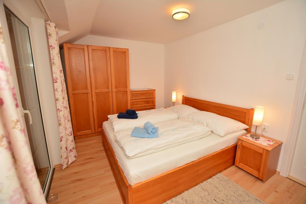 Viragoskert Apartman Heviz Room photo