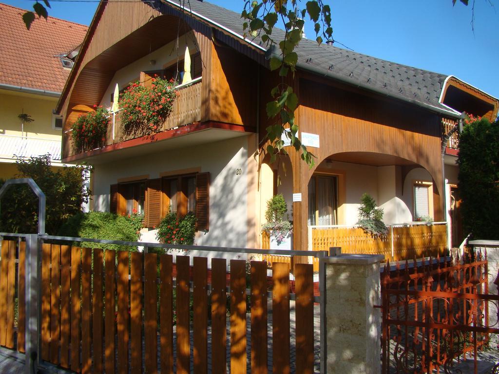 Viragoskert Apartman Heviz Exterior photo